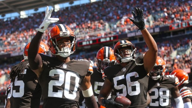 Cleveland Browns outside linebacker Malcolm Smith (56) celebrates with the defense after intercepting a pass thrown by Houston Texans quarterback Davis Mills (10) during the second half of an NFL football game, Sunday, Sept. 19, 2021, in Cleveland, Ohio. [Jeff Lange/Beacon Journal] Browns 11
